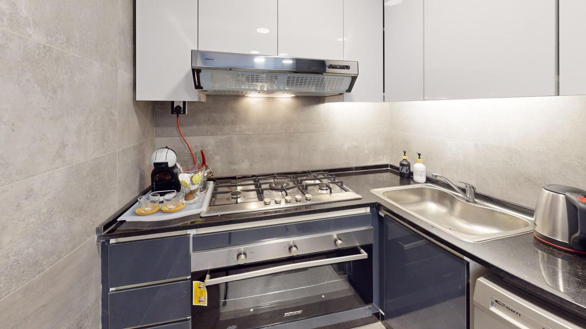 Al Fares Luxury Furnished Apartment-Damac Tower Екстериор снимка